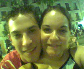 alberto y yo en la plaza 17-7-04.jpg